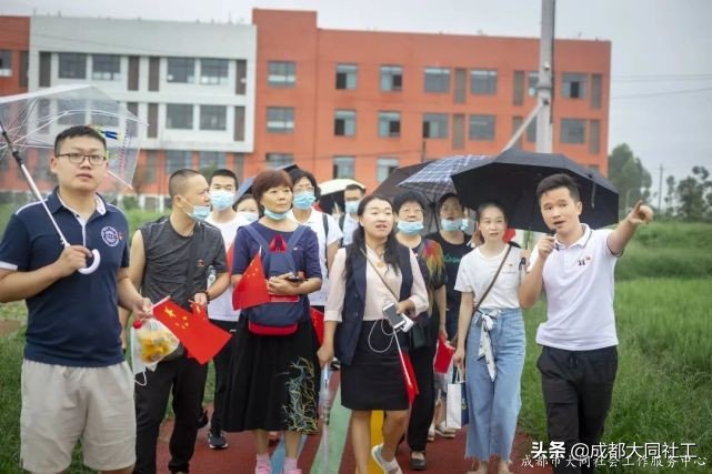 党建引领丨双小柏与你一起乘风破浪走过的2020
