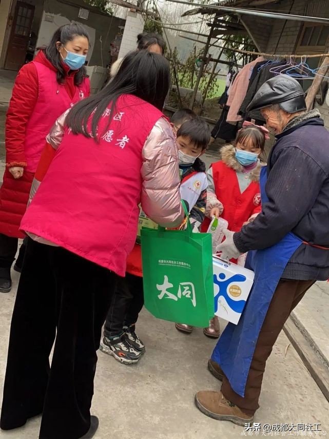 活动回顾｜小手牵大手，童暖老人心