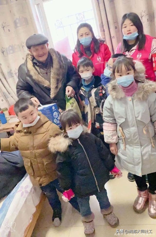 活动回顾｜小手牵大手，童暖老人心