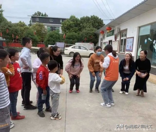变废为宝——旧瓶变身马赛克花瓶