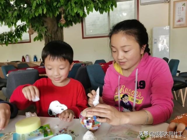 变废为宝——旧瓶变身马赛克花瓶