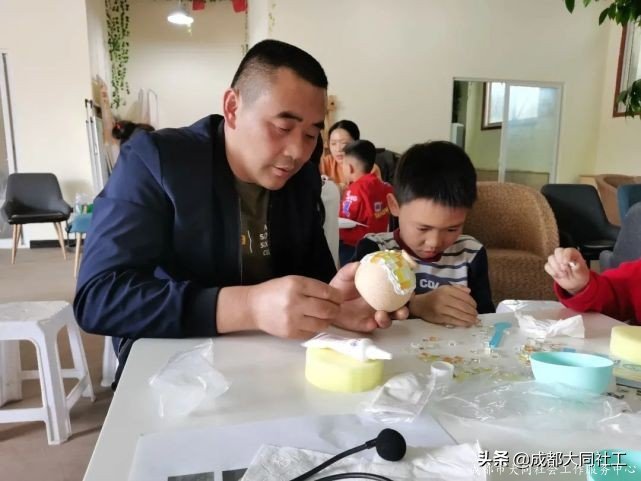 变废为宝——旧瓶变身马赛克花瓶