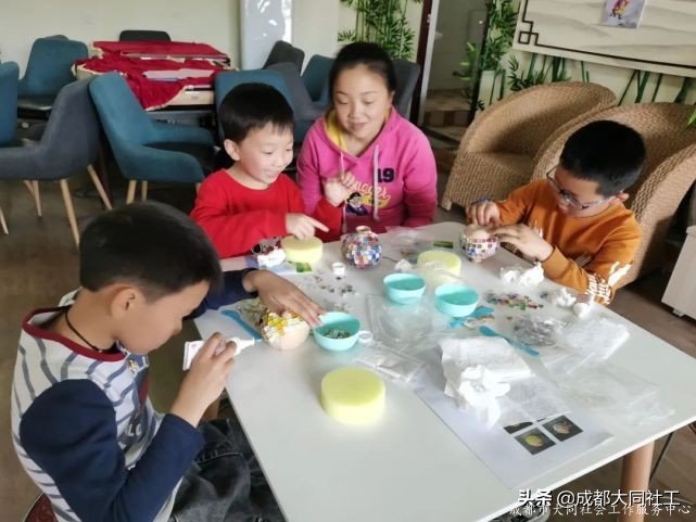 变废为宝——旧瓶变身马赛克花瓶