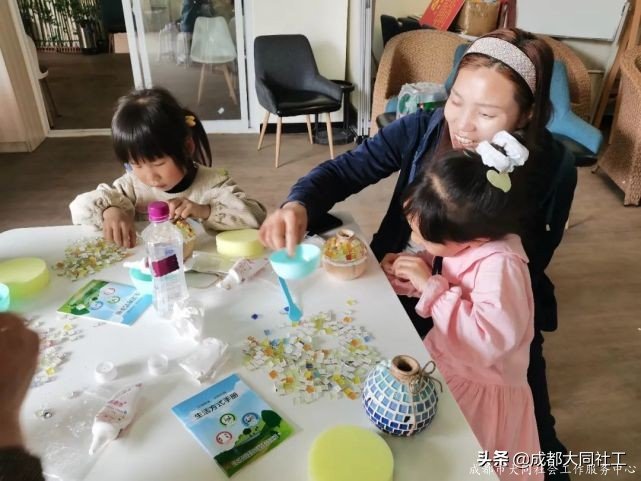 变废为宝——旧瓶变身马赛克花瓶