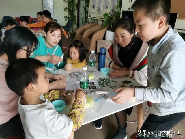 变废为宝——旧瓶变身马赛克花瓶