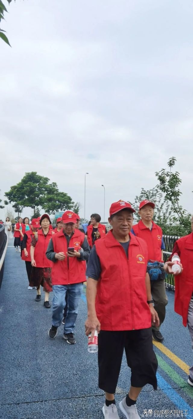 “永远跟党走·府河绿道健步行”府河新居庆祝建党100周年活动