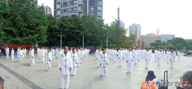 「微项目营造」“爱成都 迎大运”府河新居社区太极拳协会联谊演出