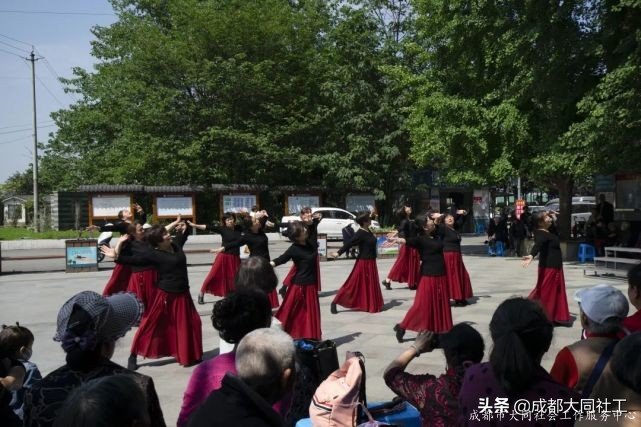 「活动回顾」五月赞 歌颂劳动者 夕阳红歌舞团组织庆五一主题演出