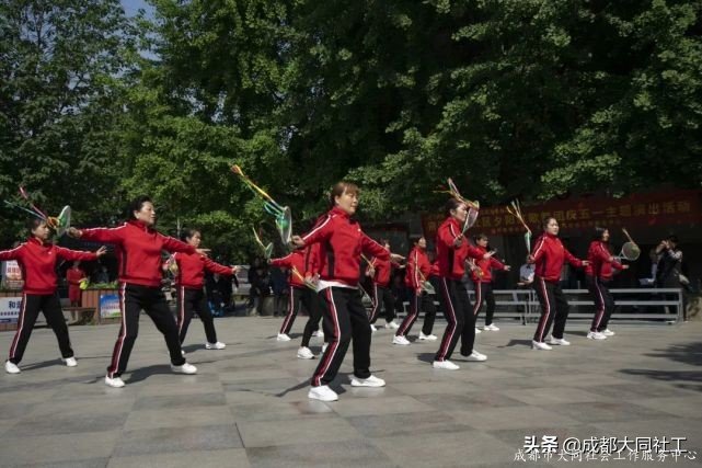 「活动回顾」五月赞 歌颂劳动者 夕阳红歌舞团组织庆五一主题演出