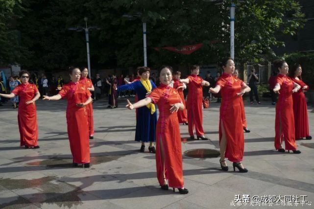 「活动回顾」五月赞 歌颂劳动者 夕阳红歌舞团组织庆五一主题演出