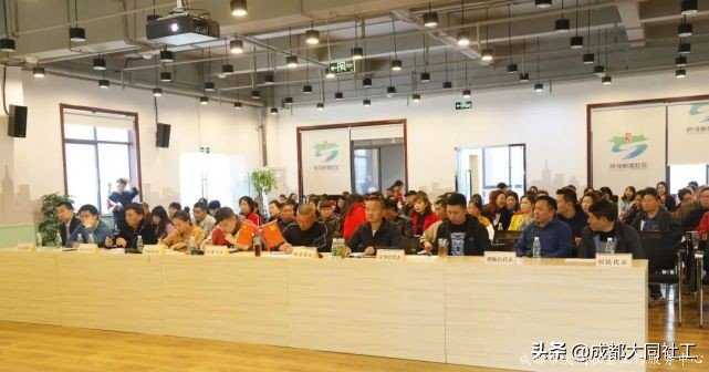 府河新居社区召开2021年度社区发展治理专项保障资金项目评审会议