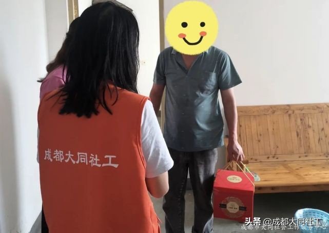 红光街道关爱援助站开展“爱在红光，浓情中秋”主题活动