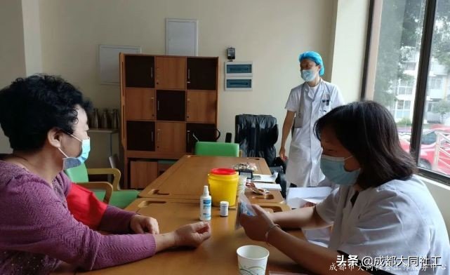 红光街道关爱援助站开展“爱在红光，浓情中秋”主题活动