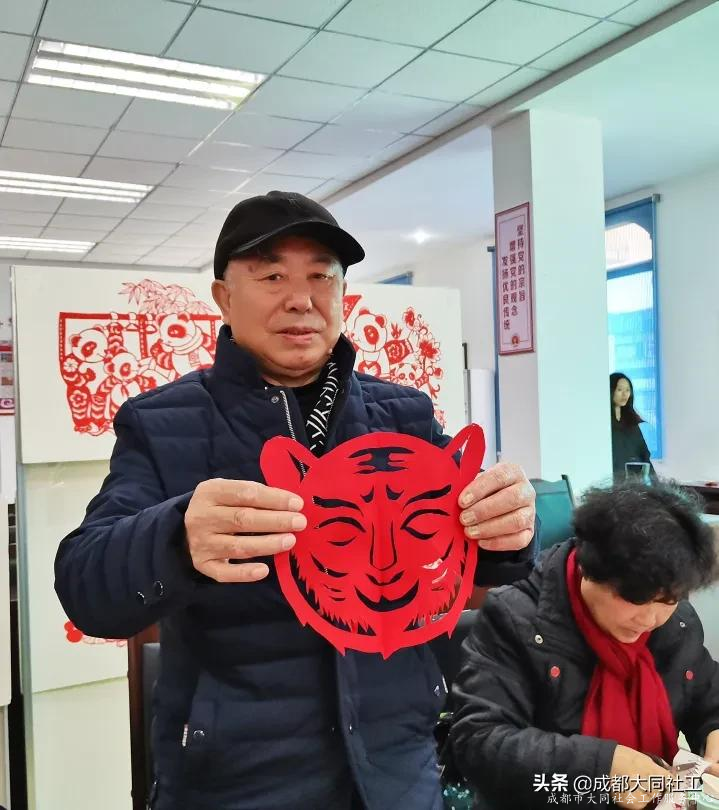 郫都区老干部活动中心“福虎迎新春”手工剪纸活动