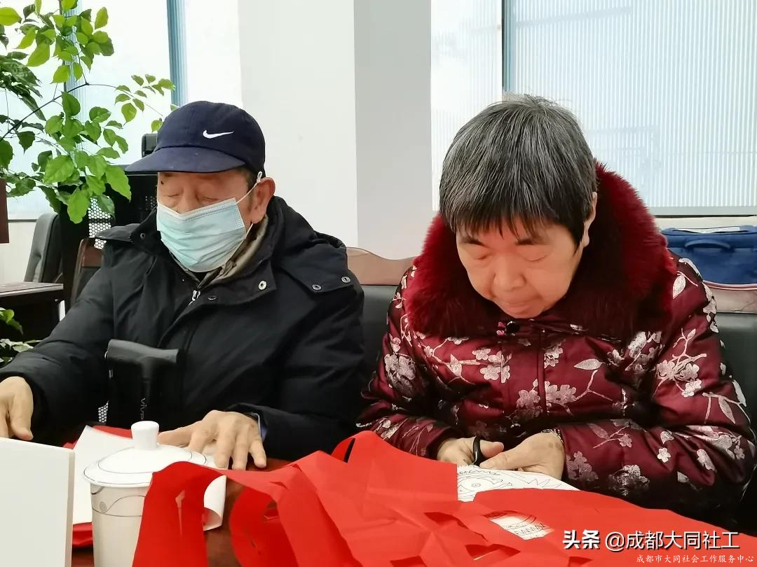 郫都区老干部活动中心“福虎迎新春”手工剪纸活动