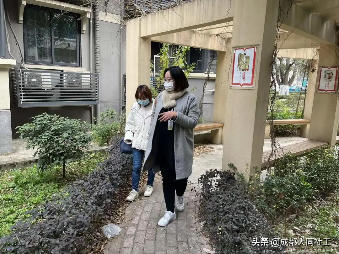 西安路、五块石、营门口、天回镇、西华开展主题院落营造创建指导