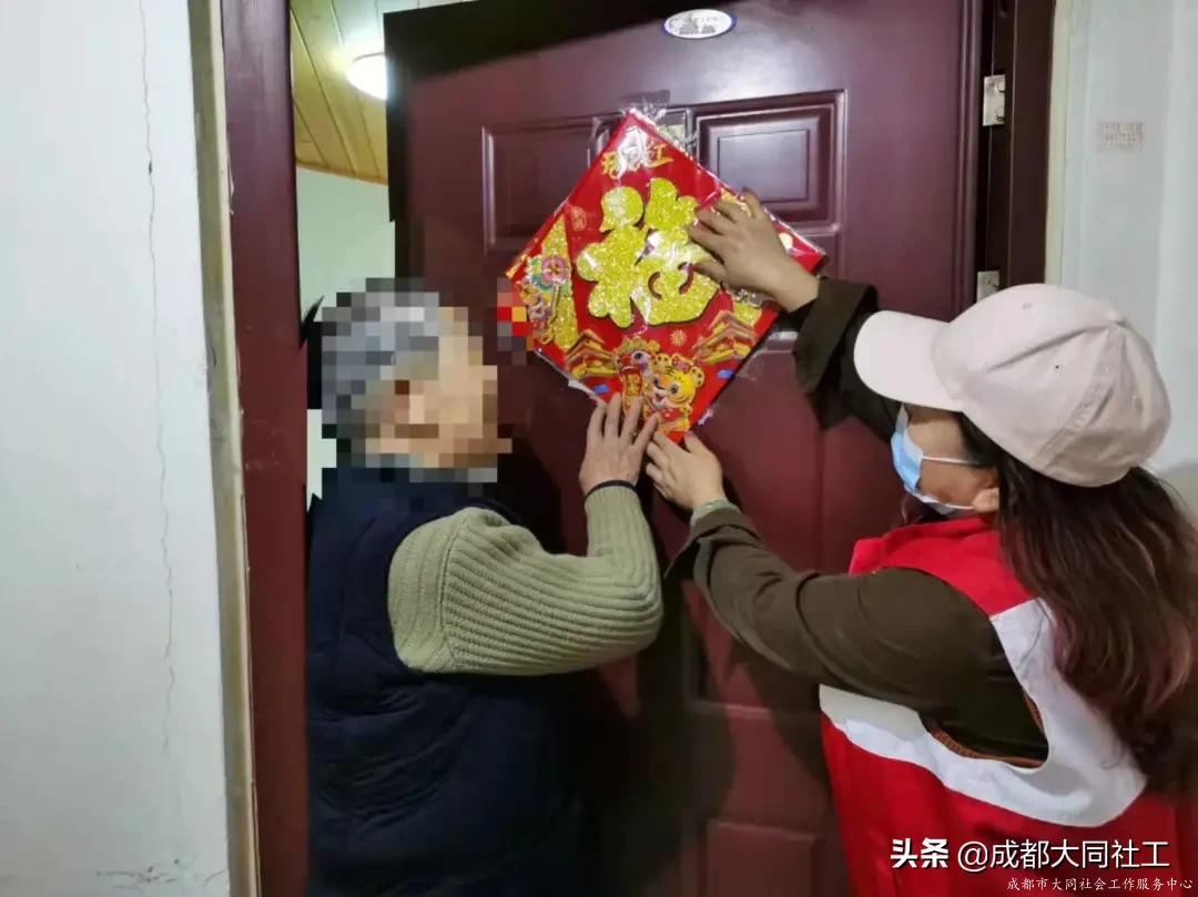 西华街道社工站助老志愿服务队开展入户关爱活动