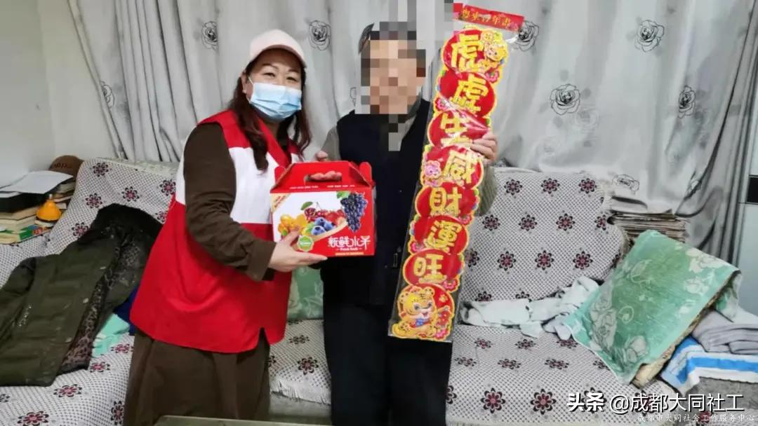 西华街道社工站助老志愿服务队开展入户关爱活动