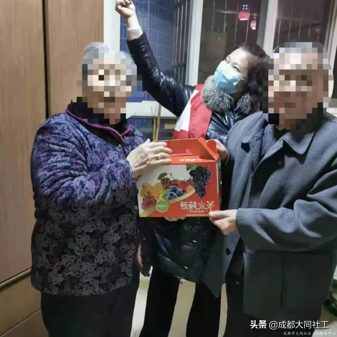 西华街道社工站助老志愿服务队开展入户关爱活动