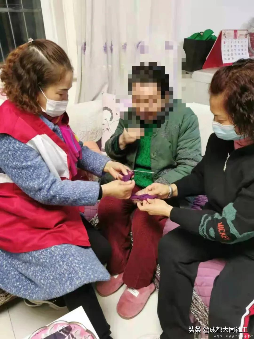 西华街道社工站助老志愿服务队开展入户关爱活动