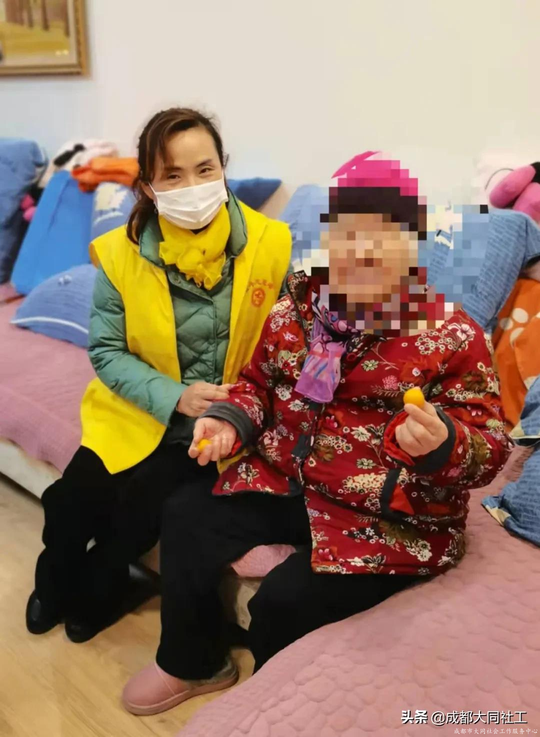 西华街道社工站助老志愿服务队开展入户关爱活动