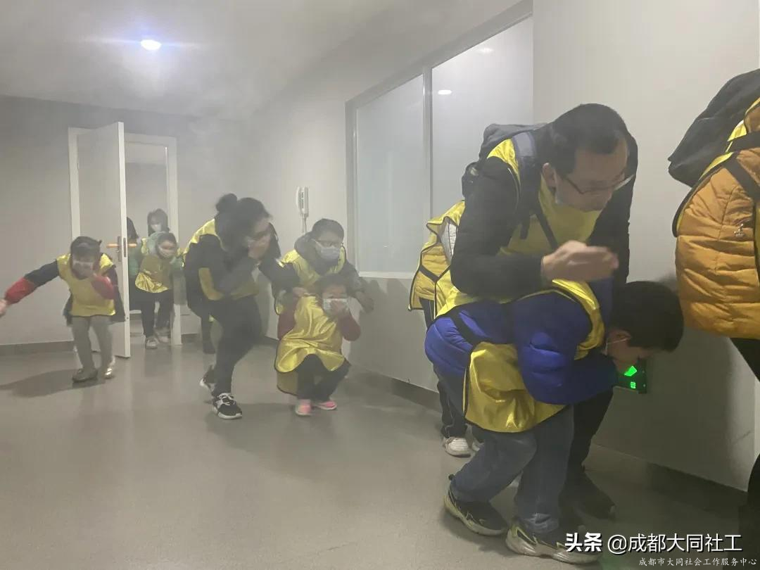 九里堤街道社工站“智慧生存亲子营”防灾减灾教育活动