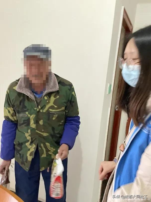 红光关爱援助站开展“寒冬送温暖，美好幸福城”活动