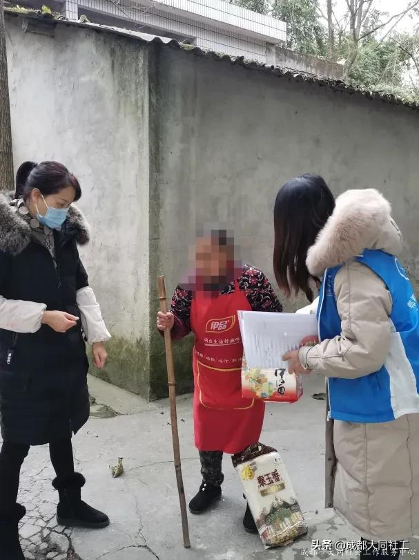 红光关爱援助站开展“寒冬送温暖，美好幸福城”活动