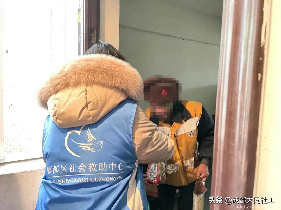 红光关爱援助站开展“寒冬送温暖，美好幸福城”活动