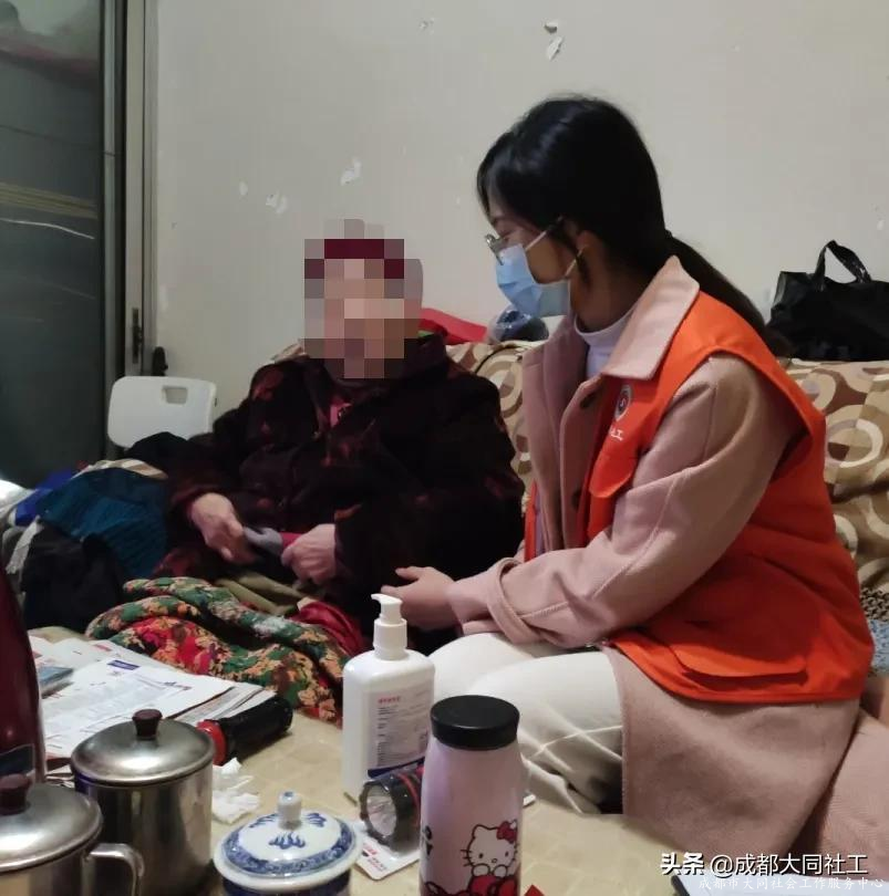 营门口街道社工站对辖区空巢老人开展关怀访视行动