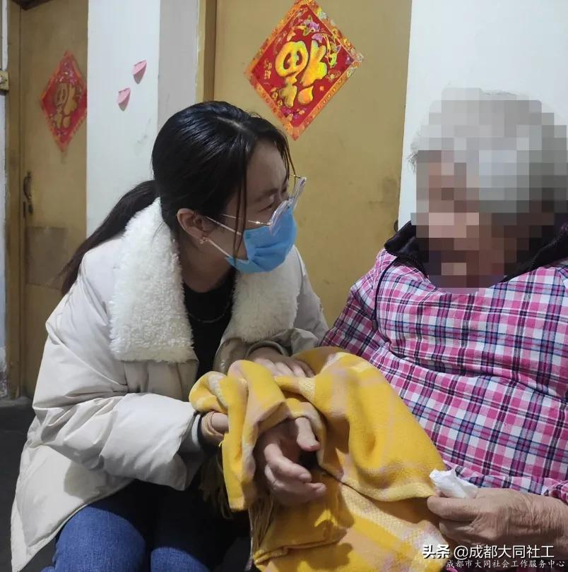 营门口街道社工站对辖区空巢老人开展关怀访视行动