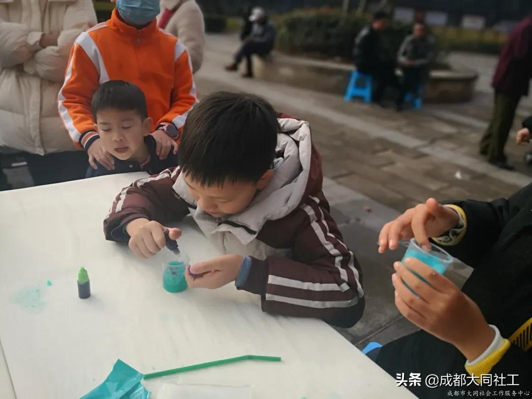 新华社区“玩转科学实验,悦享探究乐趣”儿童科学启蒙教育