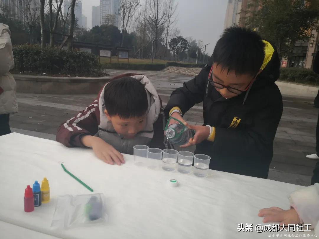新华社区“玩转科学实验,悦享探究乐趣”儿童科学启蒙教育