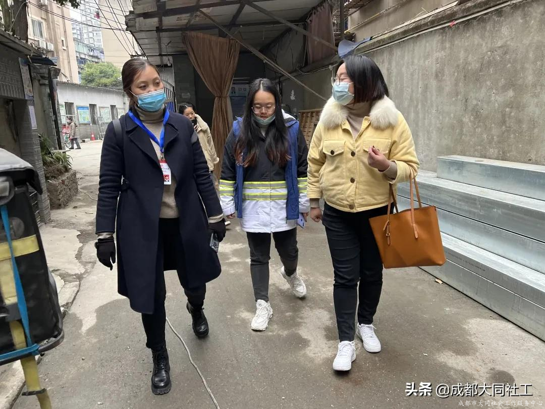 荷花池街道开展“微幸福”主题院落营造创建指导
