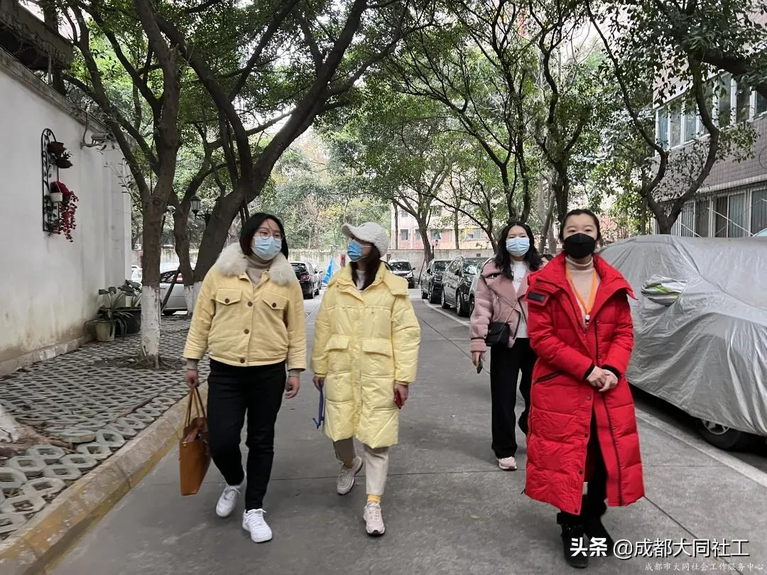 荷花池街道开展“微幸福”主题院落营造创建指导