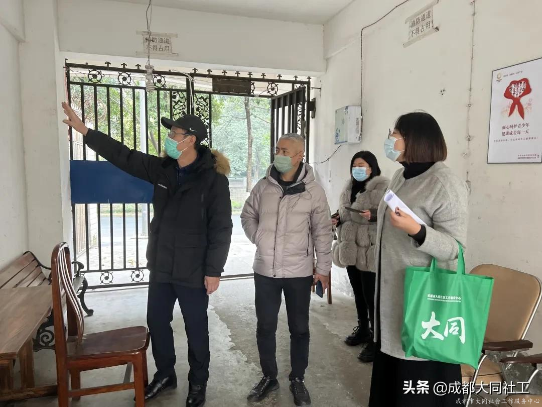 荷花池街道开展“微幸福”主题院落营造创建指导