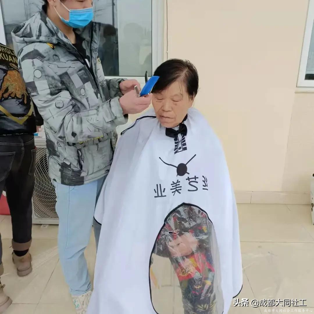 心存阳光·与爱共成长——红光关爱援助站开展助残主题活动