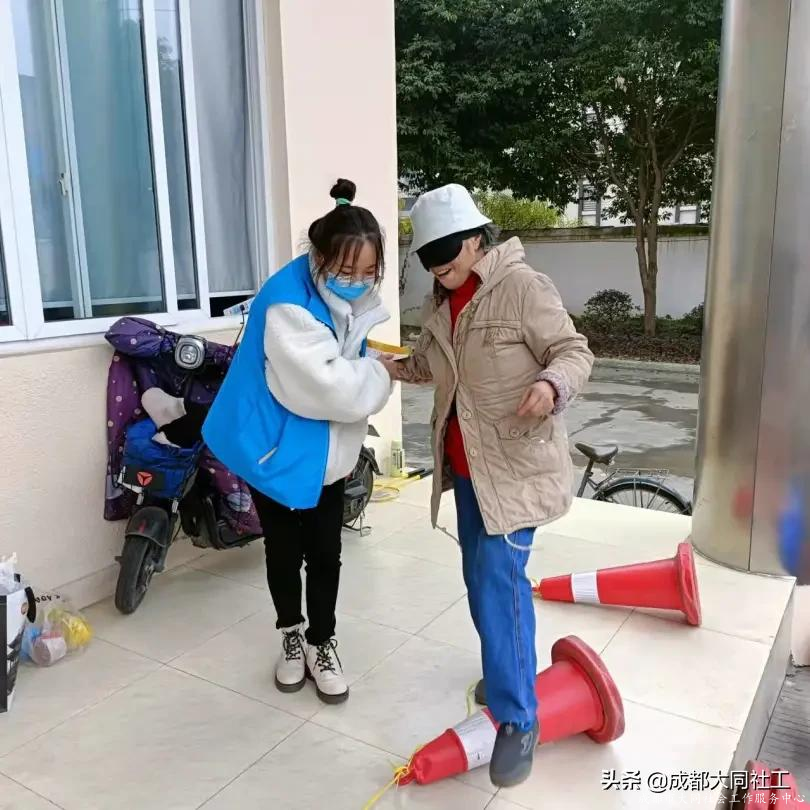心存阳光·与爱共成长——红光关爱援助站开展助残主题活动