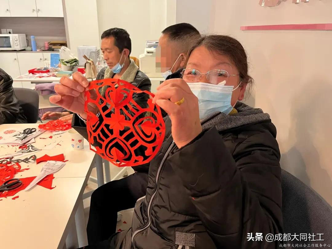 凤凰山街道社工站开展“你我相伴,老年康乐”小组活动第四节
