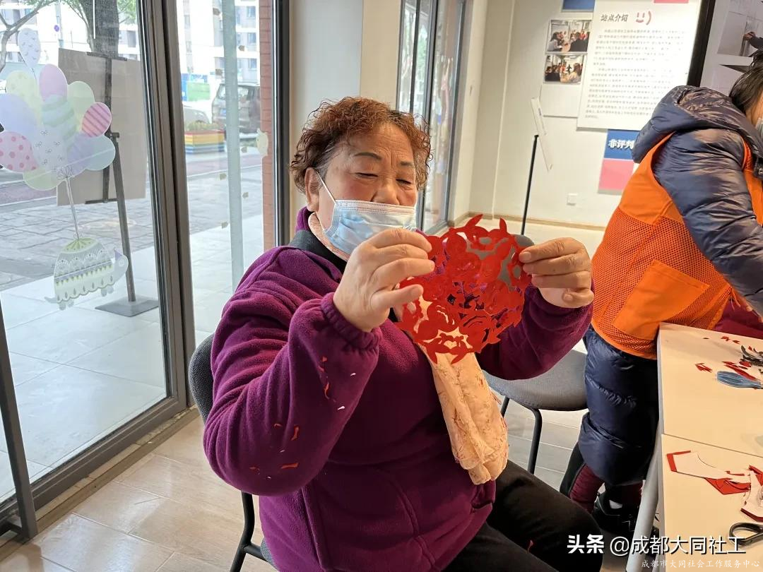 凤凰山街道社工站开展“你我相伴,老年康乐”小组活动第四节