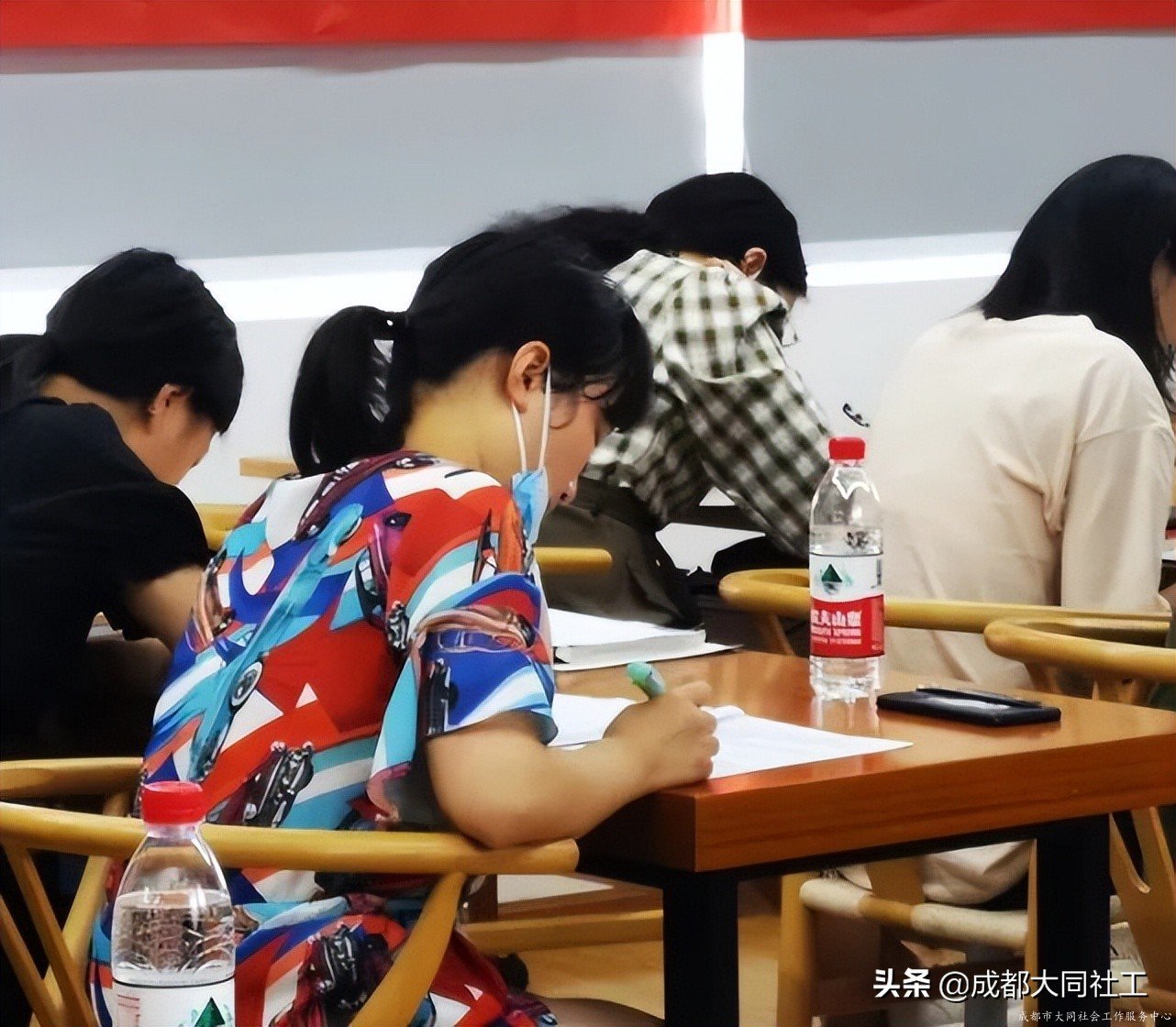 红光街道社工站组织开展2022年助理社工考试模拟考试暨考前指导会