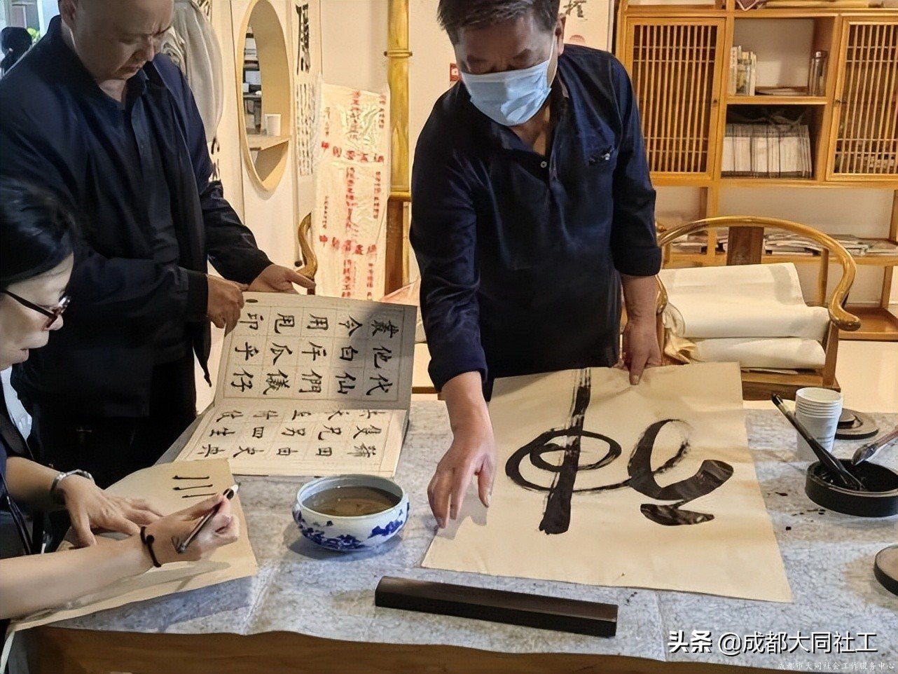 “笔墨留香·韵味悠长”——府河新居社区书法讲评交流活动