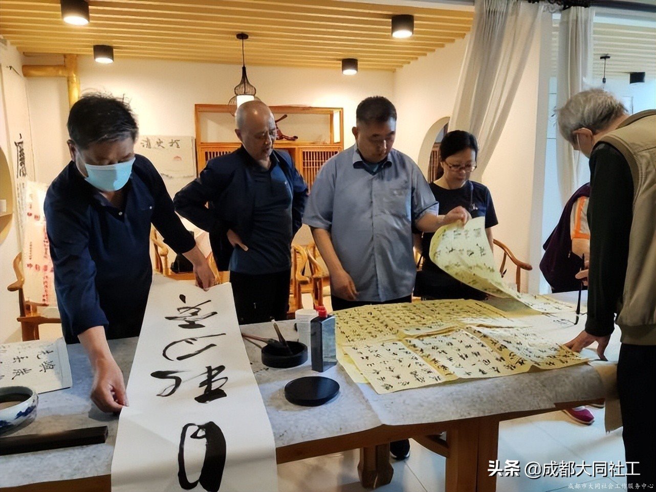 “笔墨留香·韵味悠长”——府河新居社区书法讲评交流活动