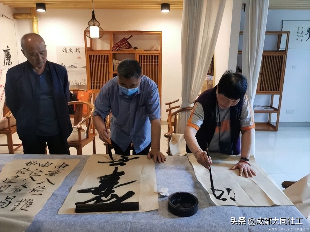 “笔墨留香·韵味悠长”——府河新居社区书法讲评交流活动